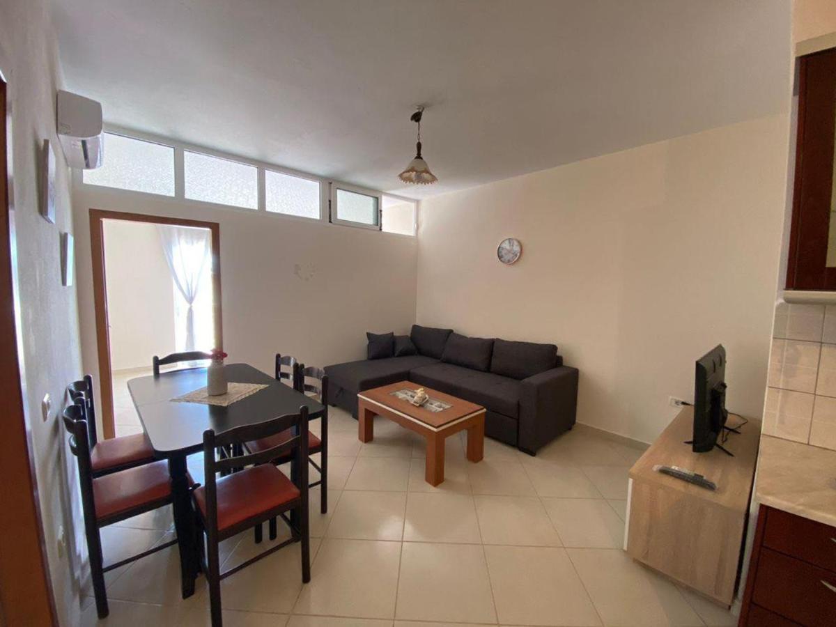 Titi'S Apartment Saranda エクステリア 写真